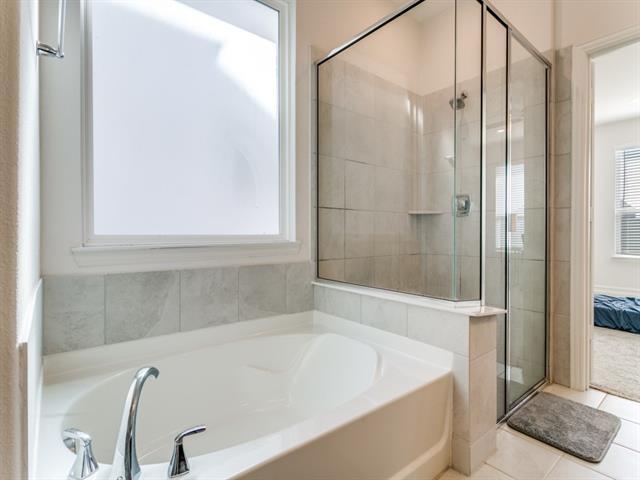 Building Photo - 3137 Lakespring Vis