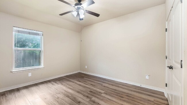 Building Photo - 15606 Fox Ln