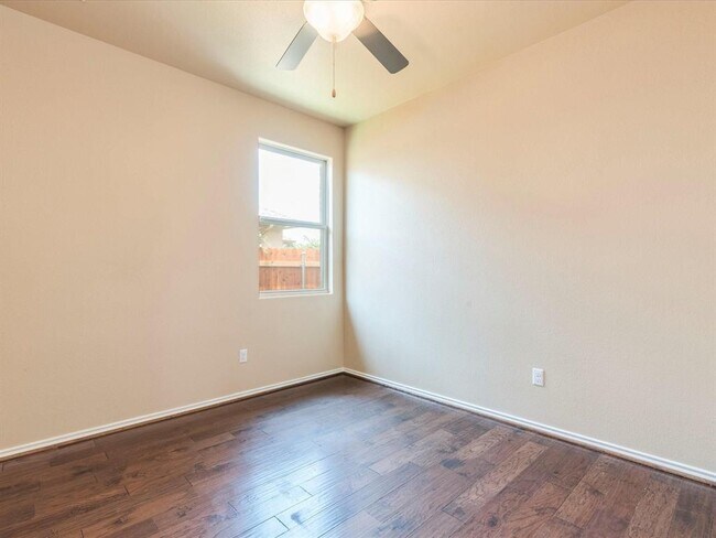 Building Photo - 305 Nivens Dr