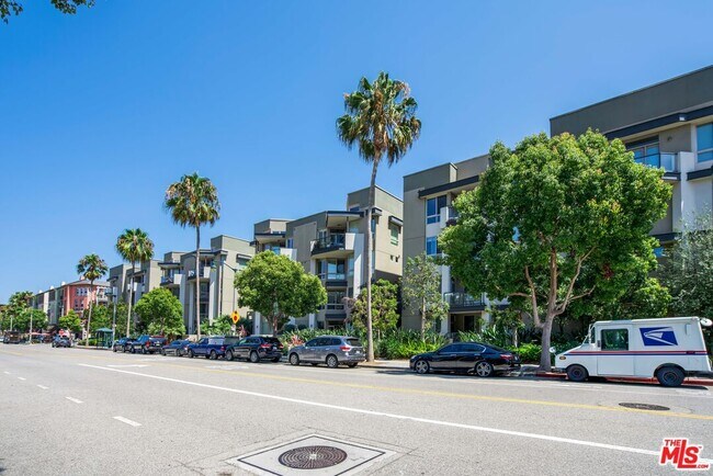 Building Photo - 13044 Pacific Promenade
