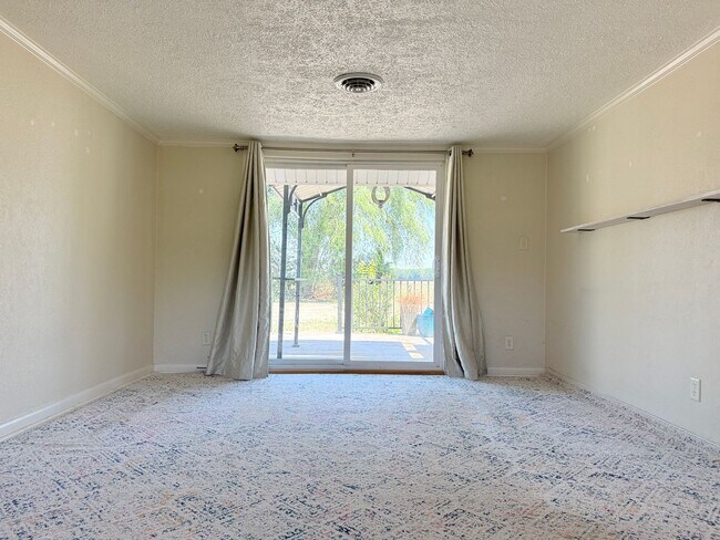 Building Photo - **COMING SOON**Quiet Living with Convenient Access In Ellendale!