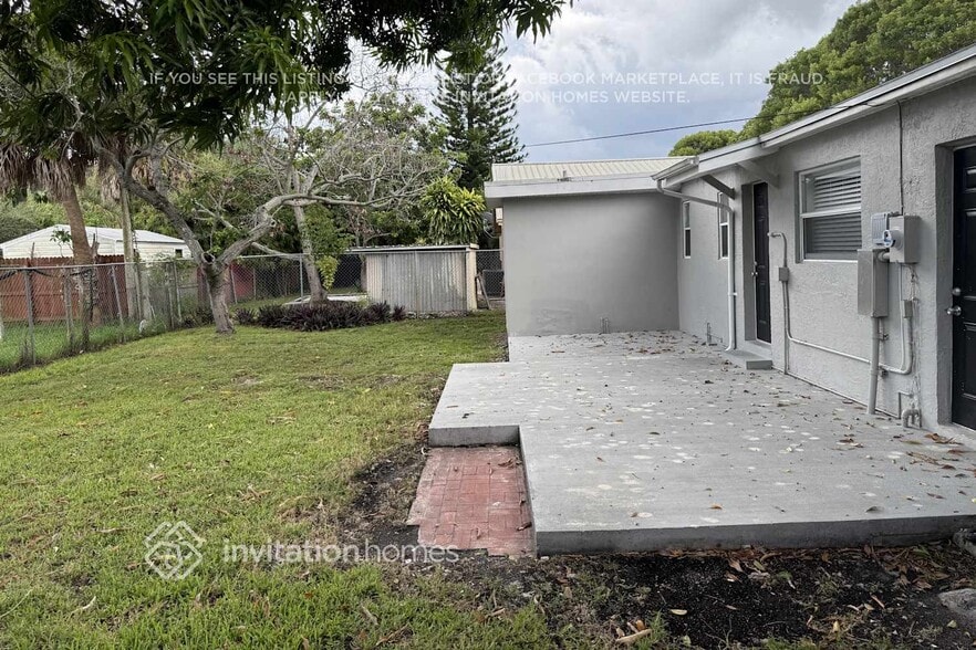 Building Photo - 3028 Ridgeway Ave
