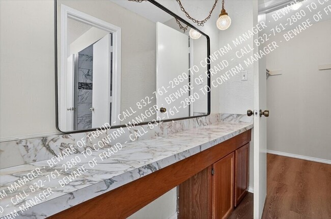 Building Photo - 2031 Towngate Dr