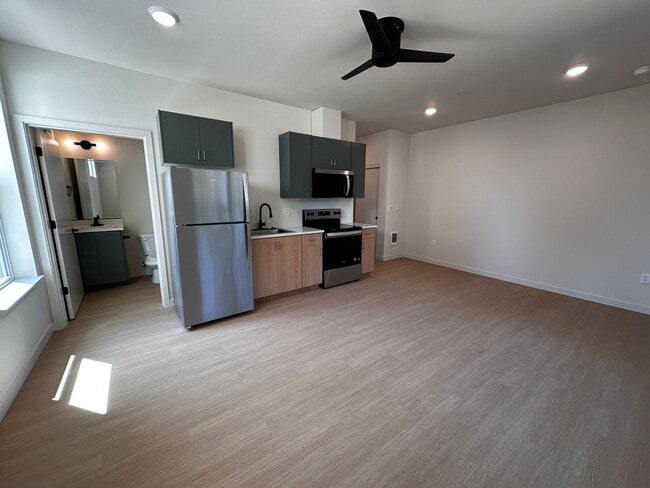 Building Photo - Only $99 Deposit and 45 days free rent!! B...
