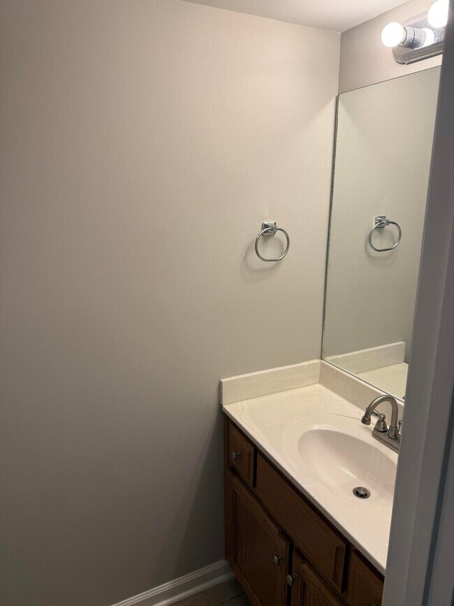 Building Photo - 804 Melanie Ln