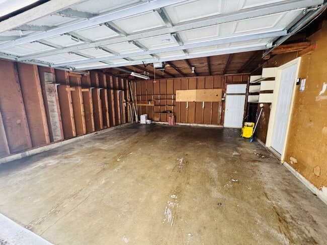 Building Photo - Single Family Home with 4-Bedrooms and 2 bathrooms in Coon Rapids