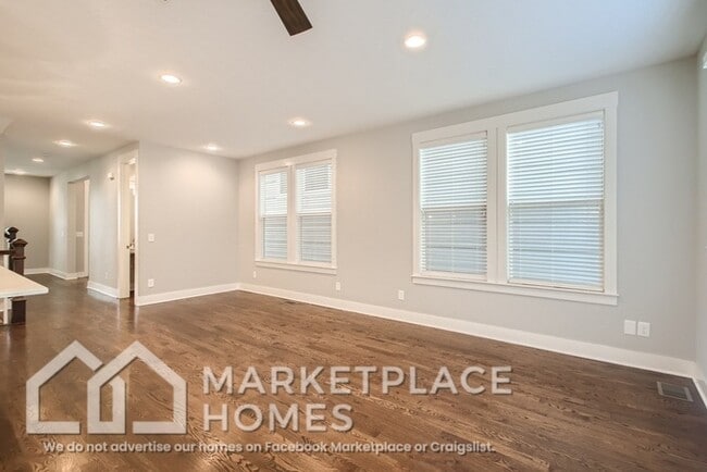 Building Photo - 1802 Porter Ave