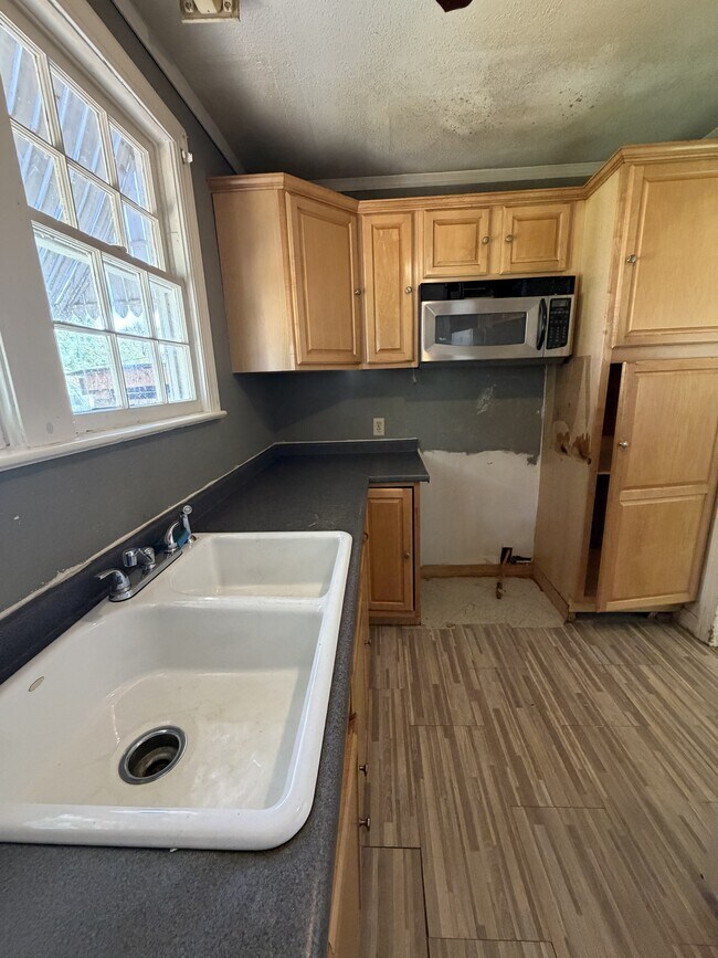 Building Photo - 432 Waller Ave