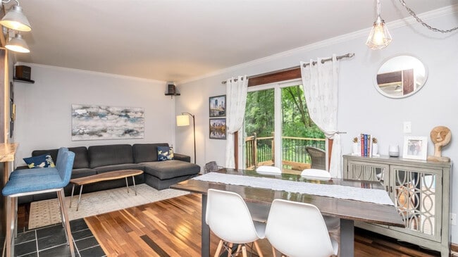 Building Photo - 406 Manor Dr