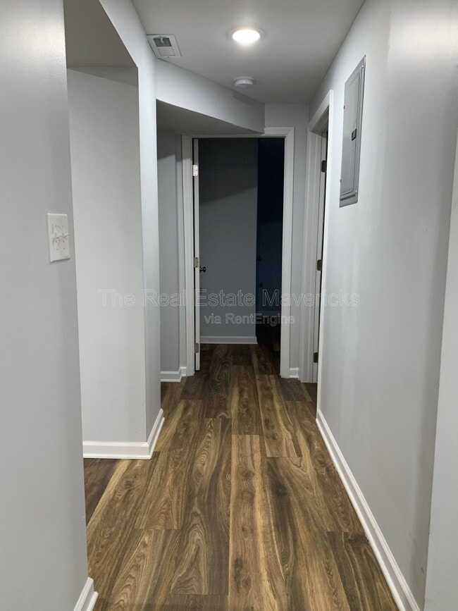 Building Photo - 409 Longview Dr