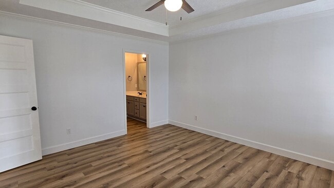 Building Photo - Beautiful home just minutes to Medina Middle School with Lawn care included