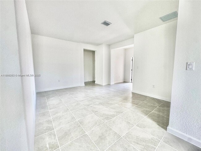 Building Photo - 2990 SE 23rd Ave