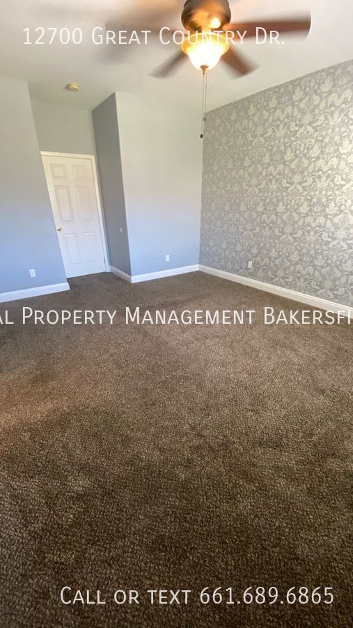 Building Photo - 12700 Great Country Dr