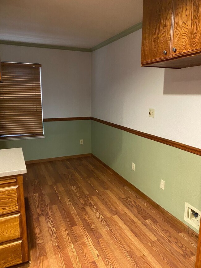 Building Photo - 2648 Alder Glen Dr