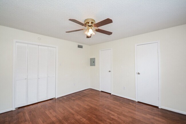 Building Photo - 2120 El Paseo St