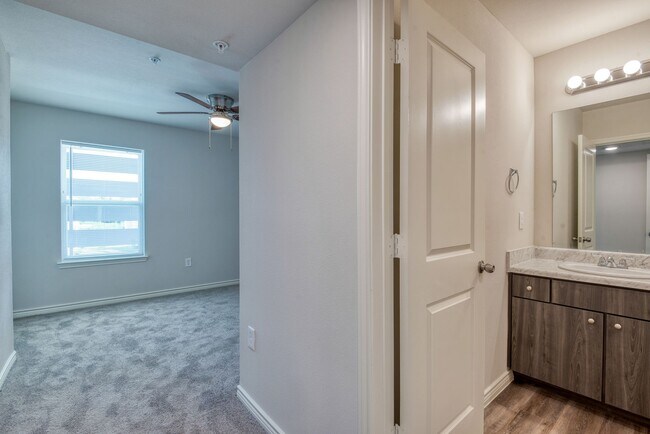 Primary Photo - Miramonte Single Living