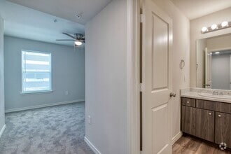 Building Photo - Miramonte Single Living