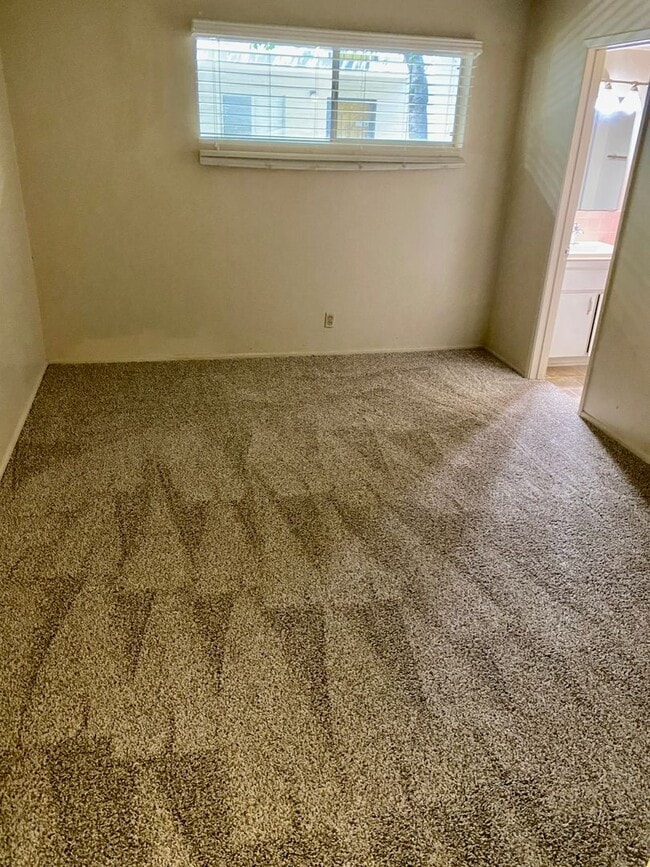 Building Photo - 2 Bedroom 2 Bathroom in Central Phoenix