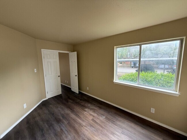 Building Photo - For lease! Well-located 1 bed, 1 bath condo with access to a community pool and a covered parking...