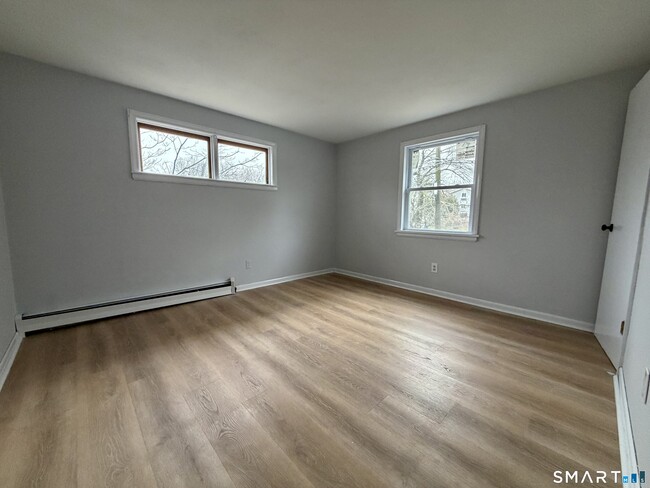 Building Photo - 164 Sycamore St