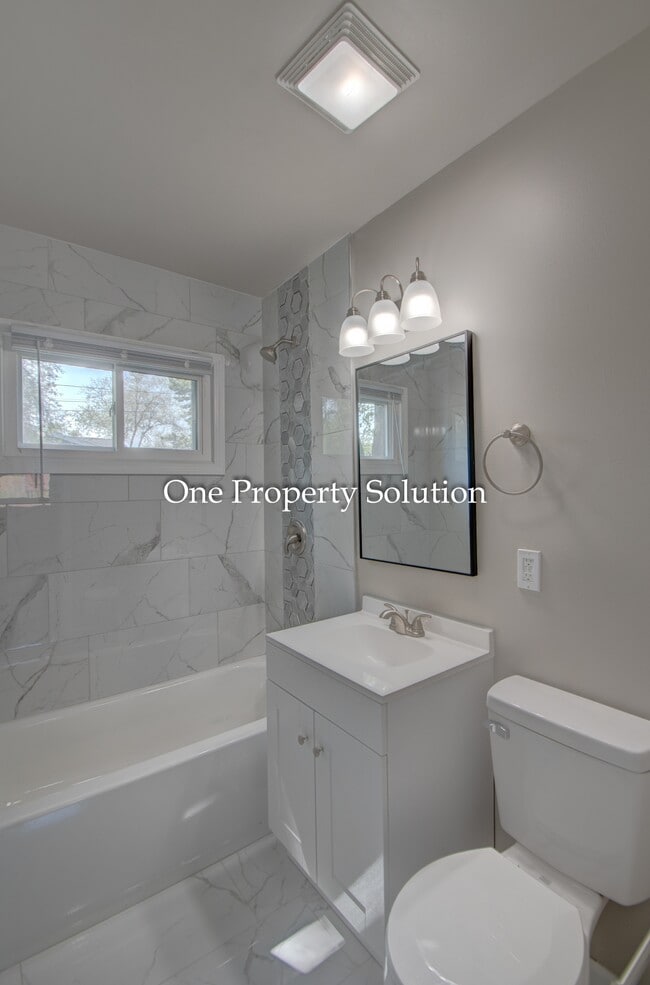 Building Photo - 2144 Wright St