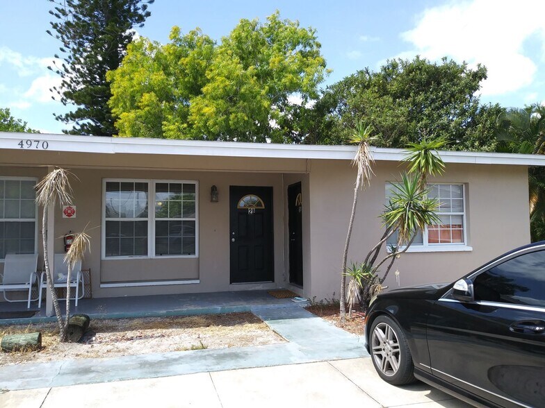 Building Photo - 4970 Vincennes St