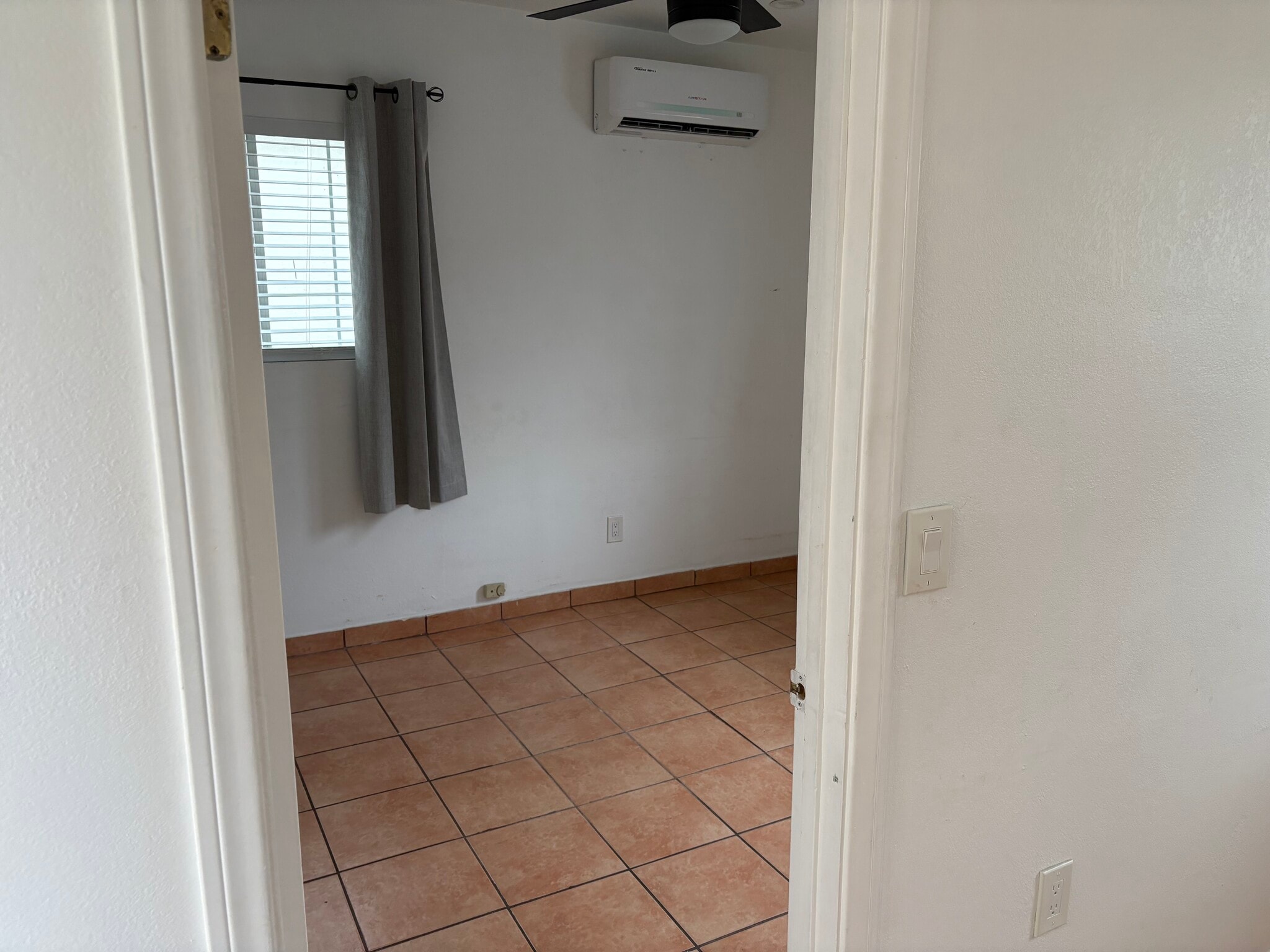 Bedroom - 3423 W 59th St