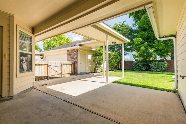 Building Photo - 6414 Canyon Pointe Ln