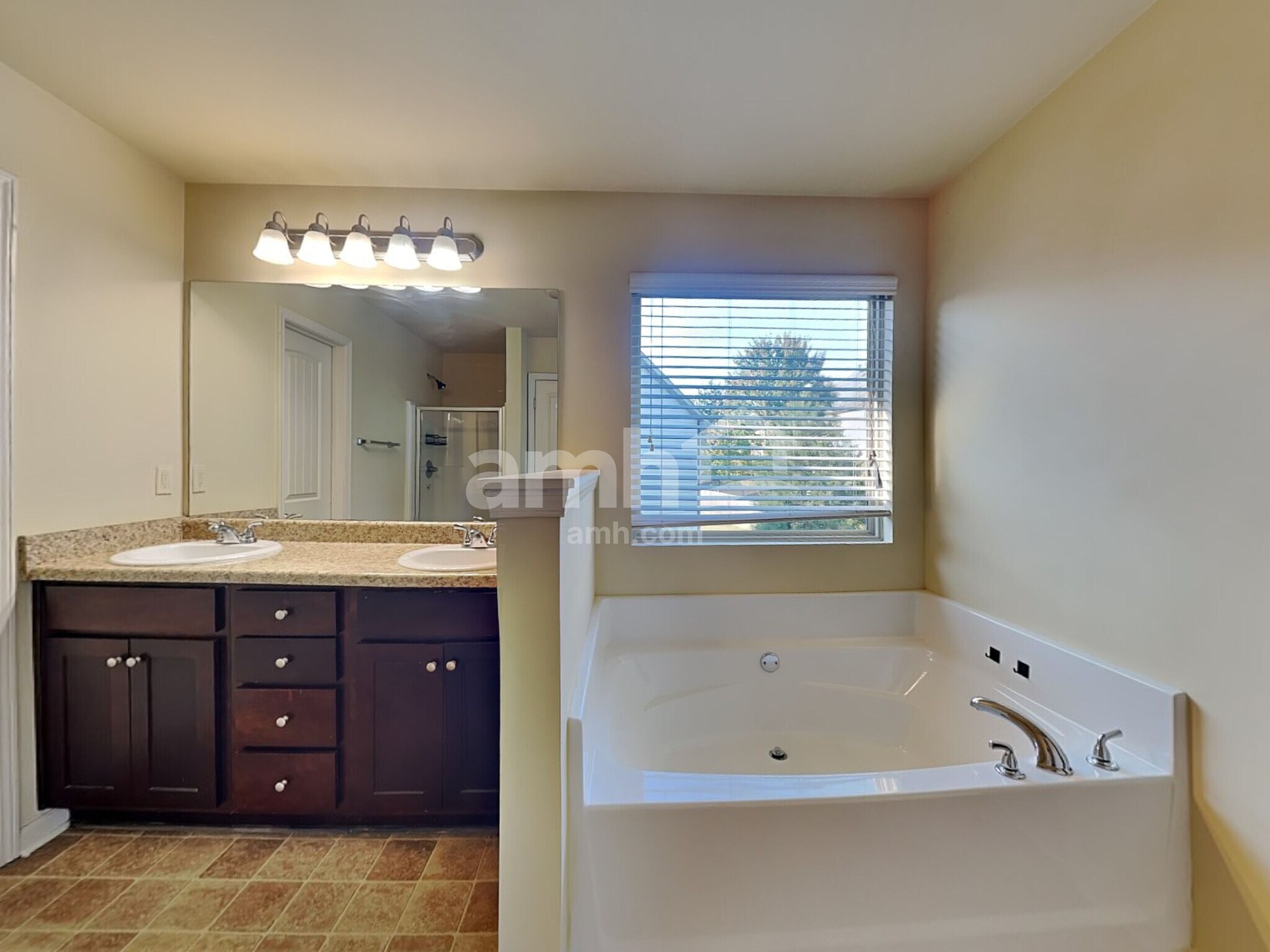 Building Photo - 1302 Lock Heath Trail SE