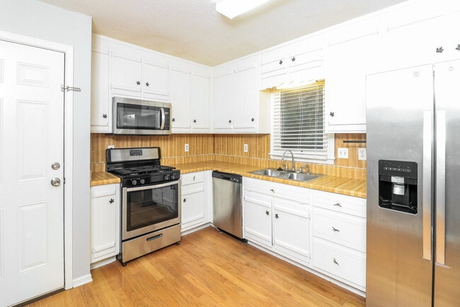 Building Photo - 2979 Mike Dr