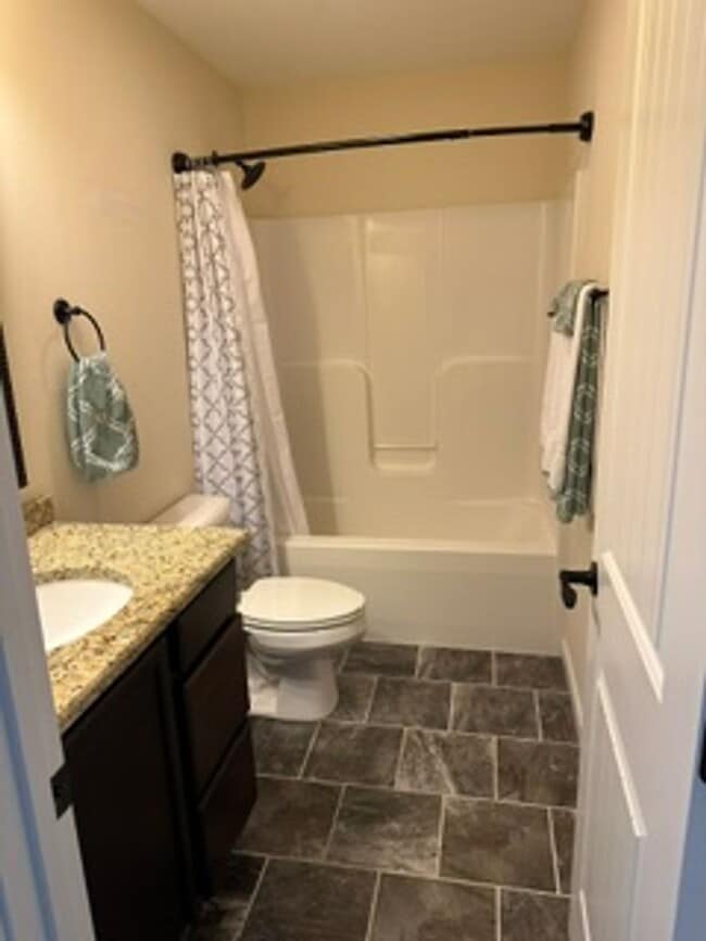 Building Photo - Maryville 37803 - 3 bedroom 2.5 bath home - Call Debra Johnson (865) 591-8281