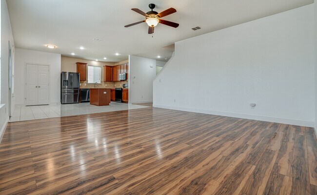 Building Photo - 11905 Fieldcrest Run