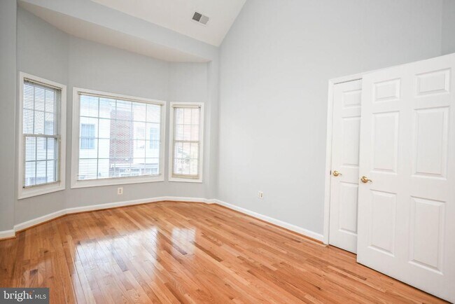 Building Photo - 1303 Cameron Hill Ct