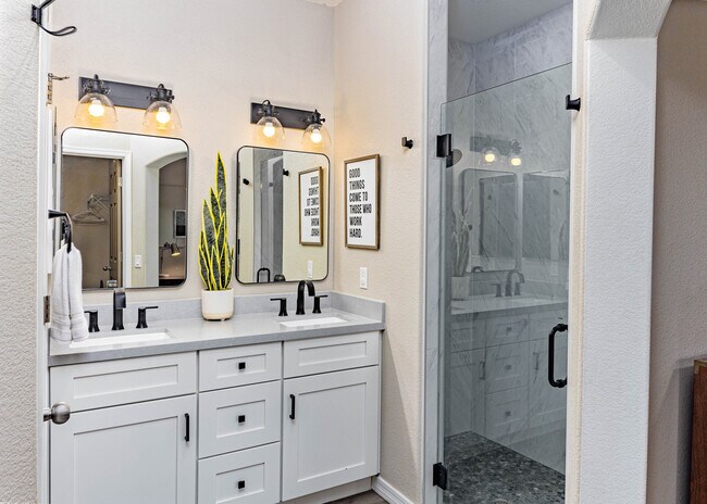 Building Photo - 820 Avalon Ave