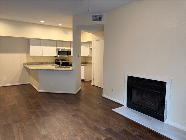 Building Photo - 2121 El Paseo St