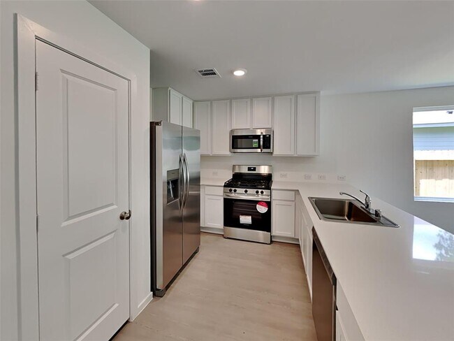 Building Photo - 25687 Roy Rogers Ct