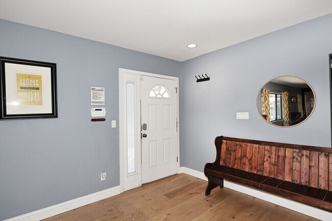 Building Photo - Fully Furnished Remodeled 4 Bedroom / 4 Bathroom Home with spacious back yard & pool in Central P...