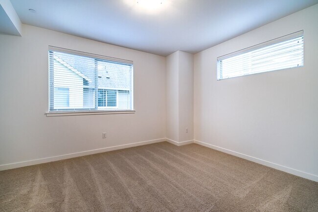Building Photo - 2Bd/2.5Ba Bellevue Townhouse