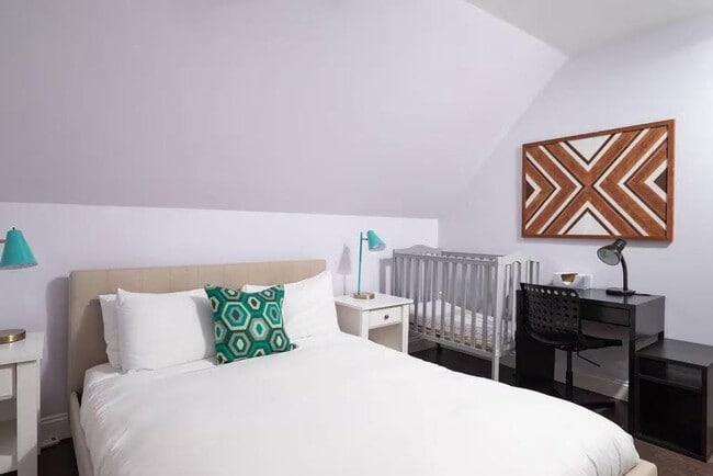 Building Photo - 22 Thurman St