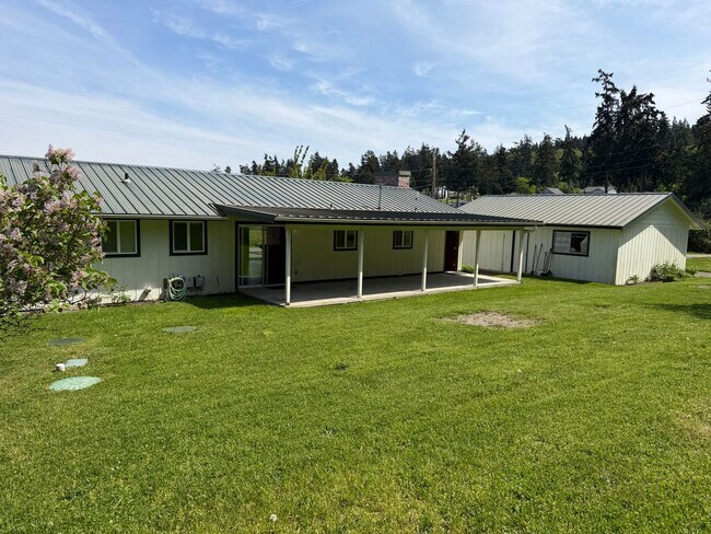 Building Photo - Harrington Lagoon Water View Home!