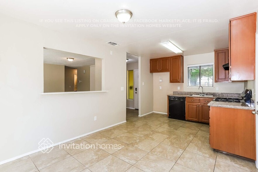 Building Photo - 4037 Vosburg St