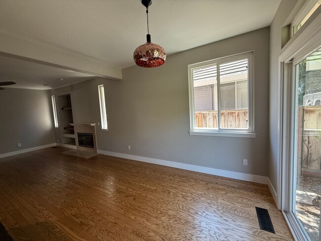 Building Photo - 413 Redrock Way