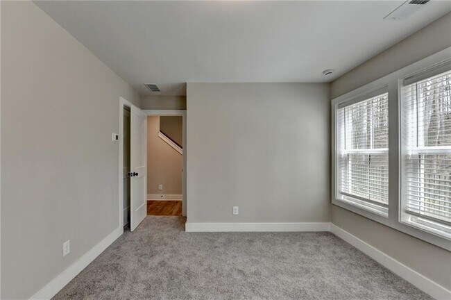 Building Photo - 106 Pinecone Pkwy