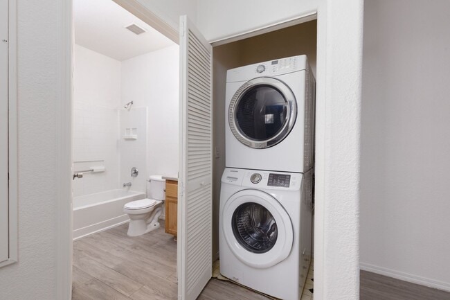 Building Photo - Two bedroom unit in gated NE community with pool