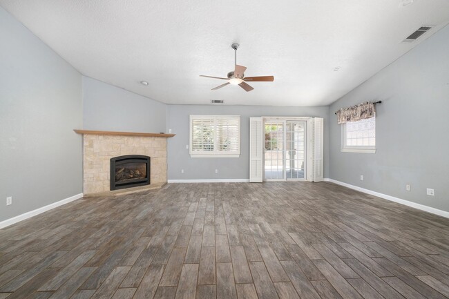 Building Photo - Beautiful 4-Bedroom, 2.5-Bathroom Home in ...