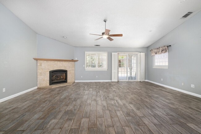 Building Photo - Get $500 OFF - Beautiful 4-Bedroom, 2.5-Bathroom