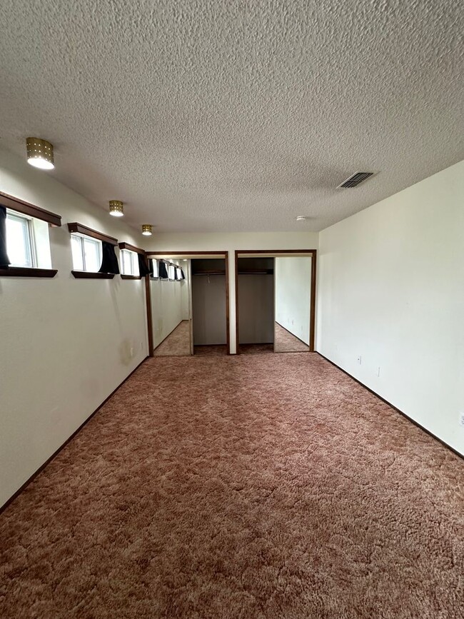 Building Photo - A Large 2 Bed with Sauna and walk in Jacuzzi! Large Rec Room!