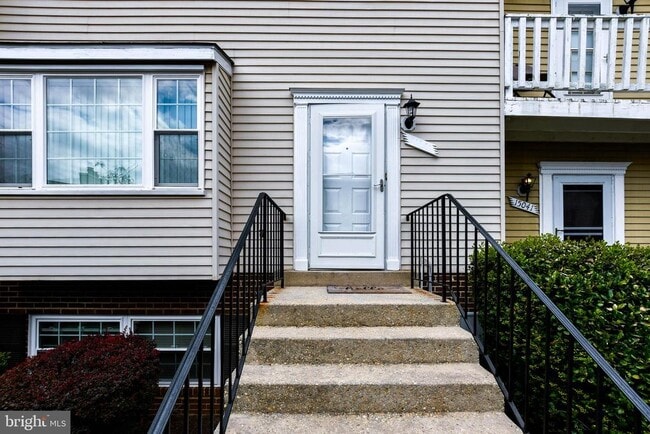 Building Photo - 15043 Cherrywood Dr