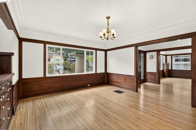 Building Photo - 846 Mandana Blvd