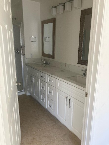 Building Photo - 7030 Paseo Encantada
